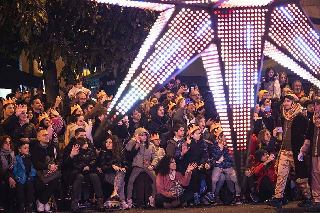 Families gathered in Barcelona, enjoying the vibrant lights and festive floats of the Three Kings Parade.