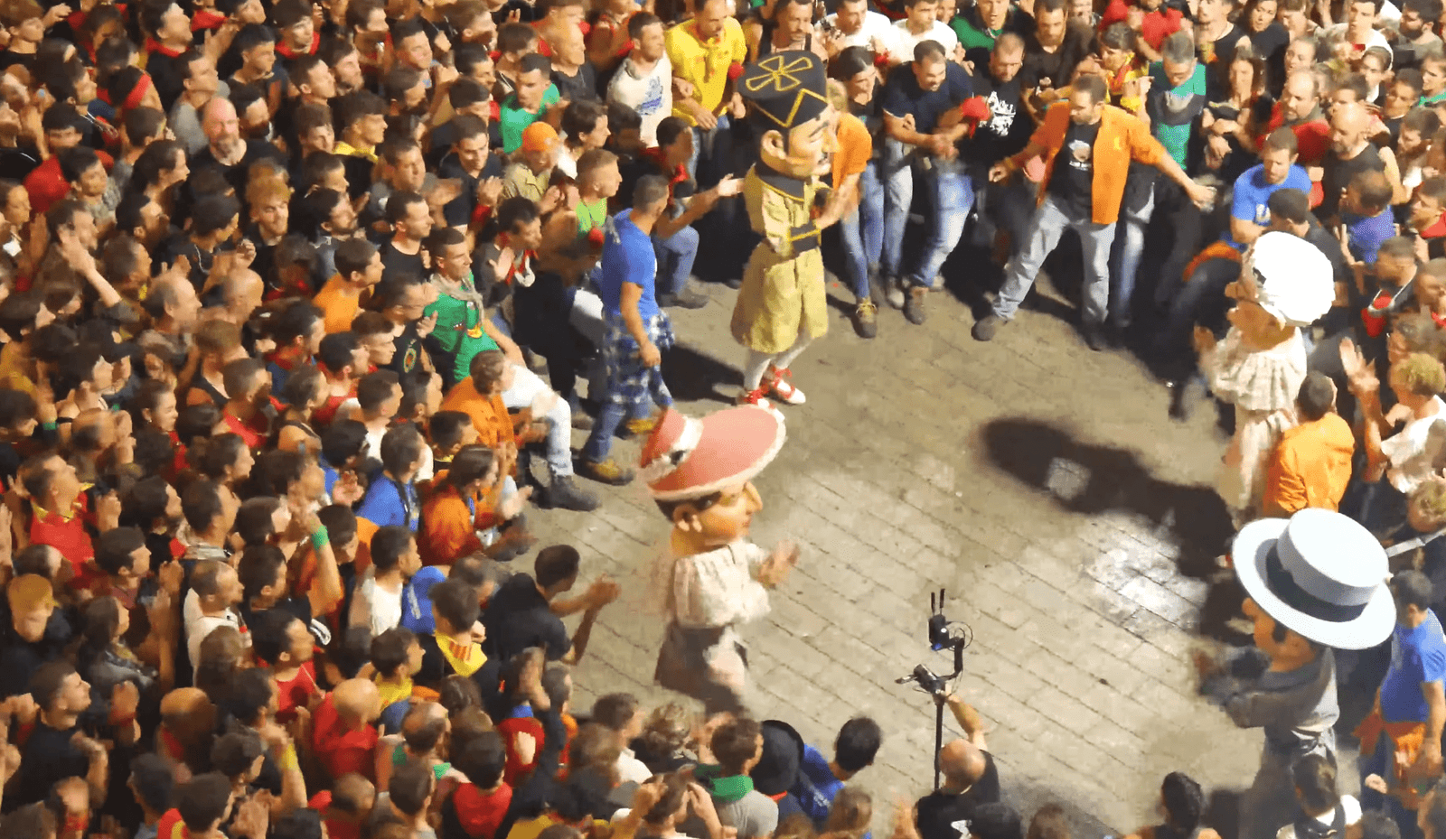 Dancers with giants in Berga’s central square
