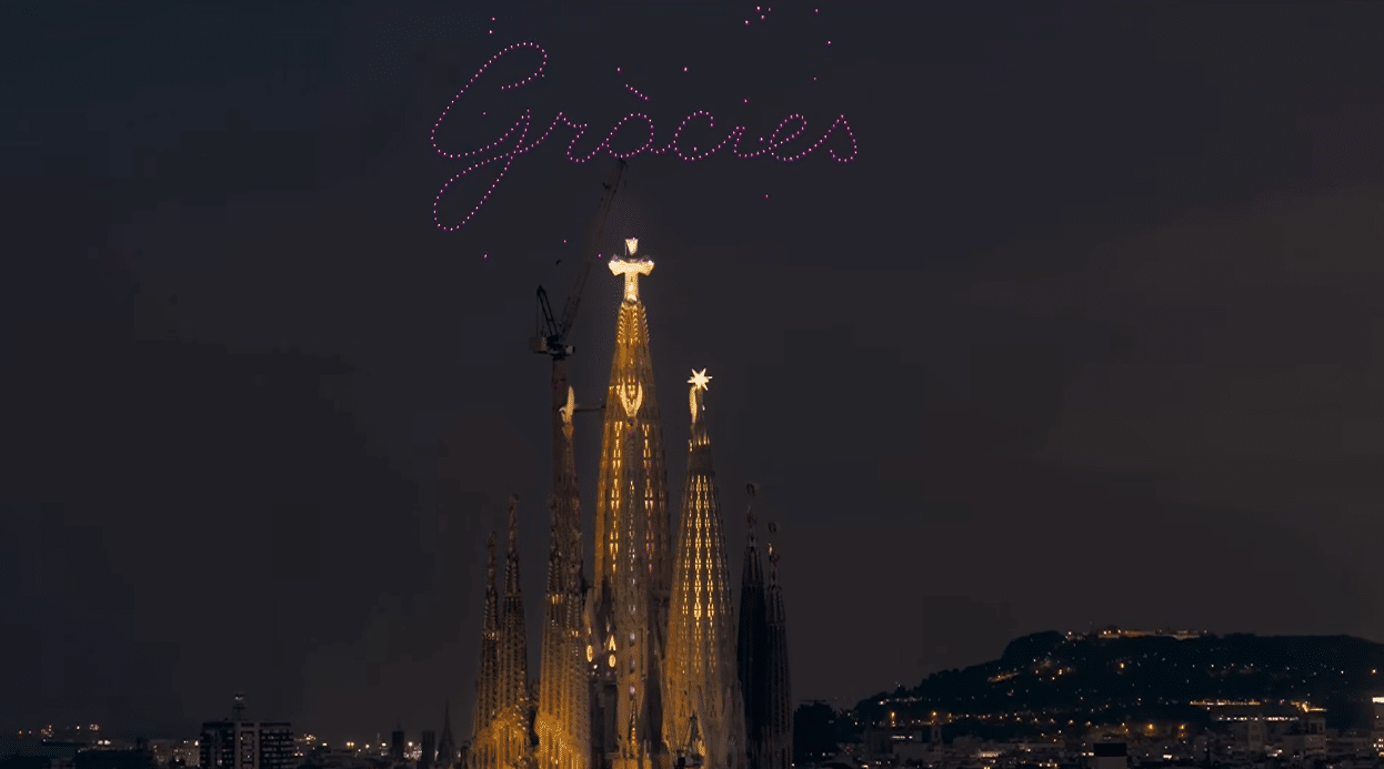 Drone display spelling Gracias above the Sagrada Familia at the conclusion of the Antoni Gaudí centenary celebration.