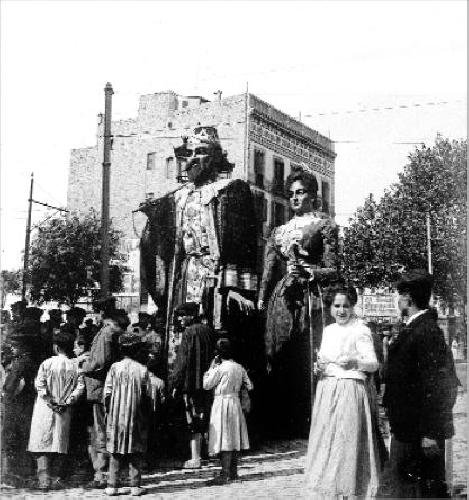 Historical photo of La Mercè 1902 showing Catalan giants parading through the streets of Barcelona.