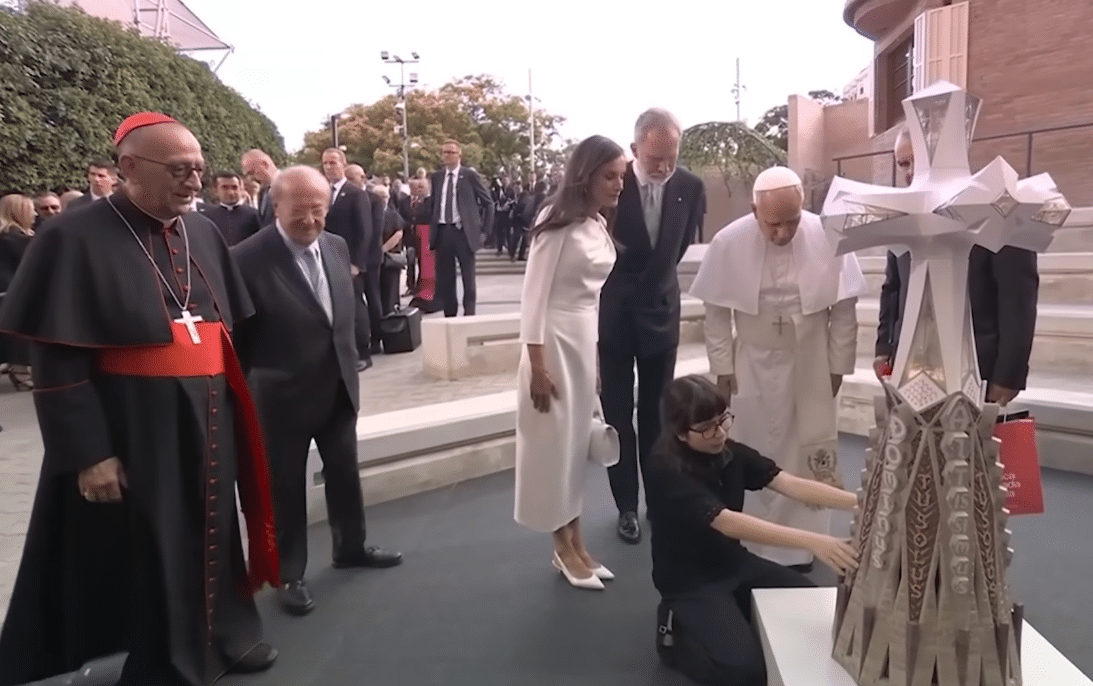 Blind girl Juliana explaining the symbolism of the Sagrada Familia through a tactile model to the Pope and the Spanish Royal Family.