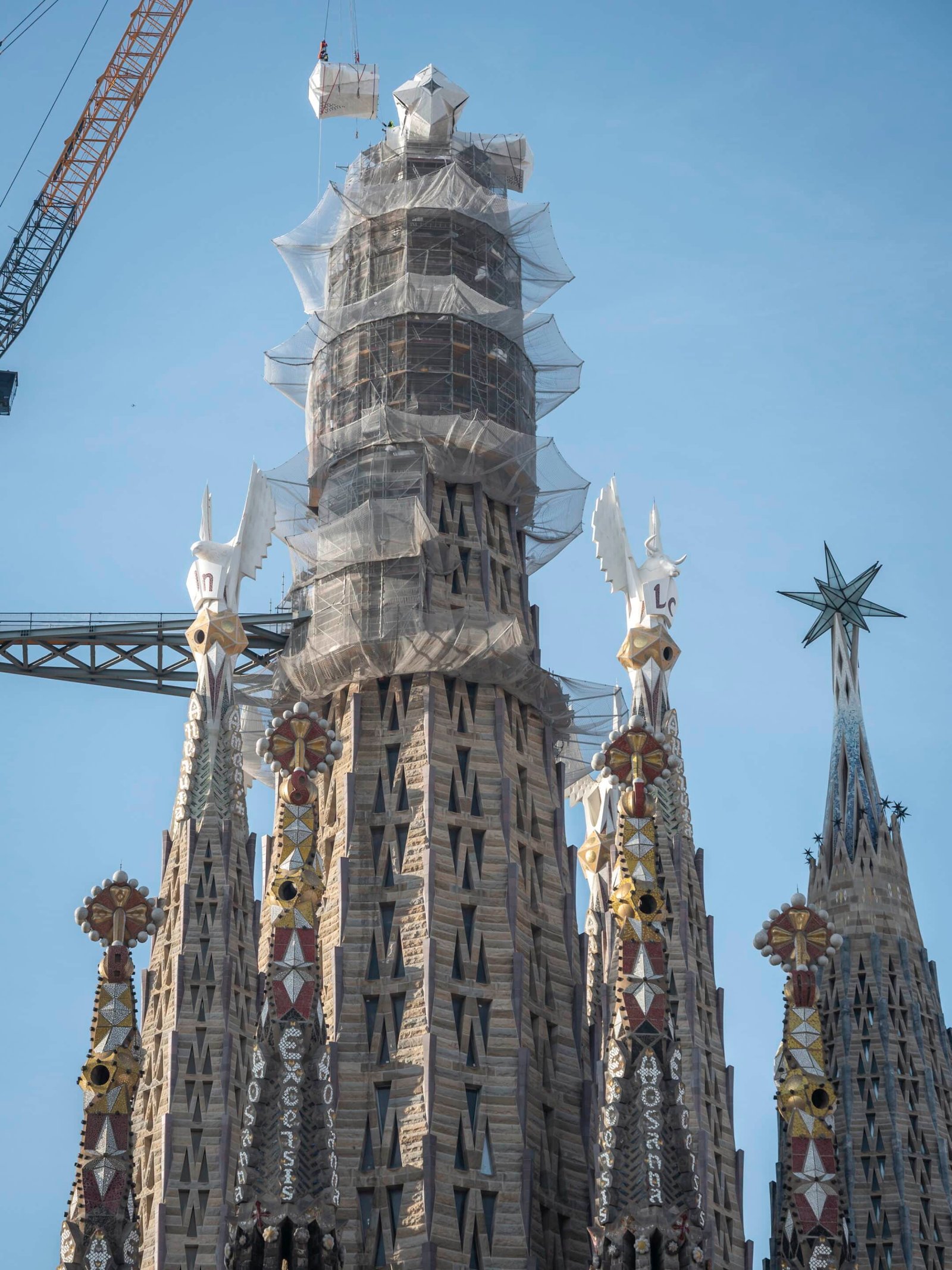 Fourth horizontal arm of the cross being positioned for assembly on the Tower of Jesus Christ at the Sagrada Familia